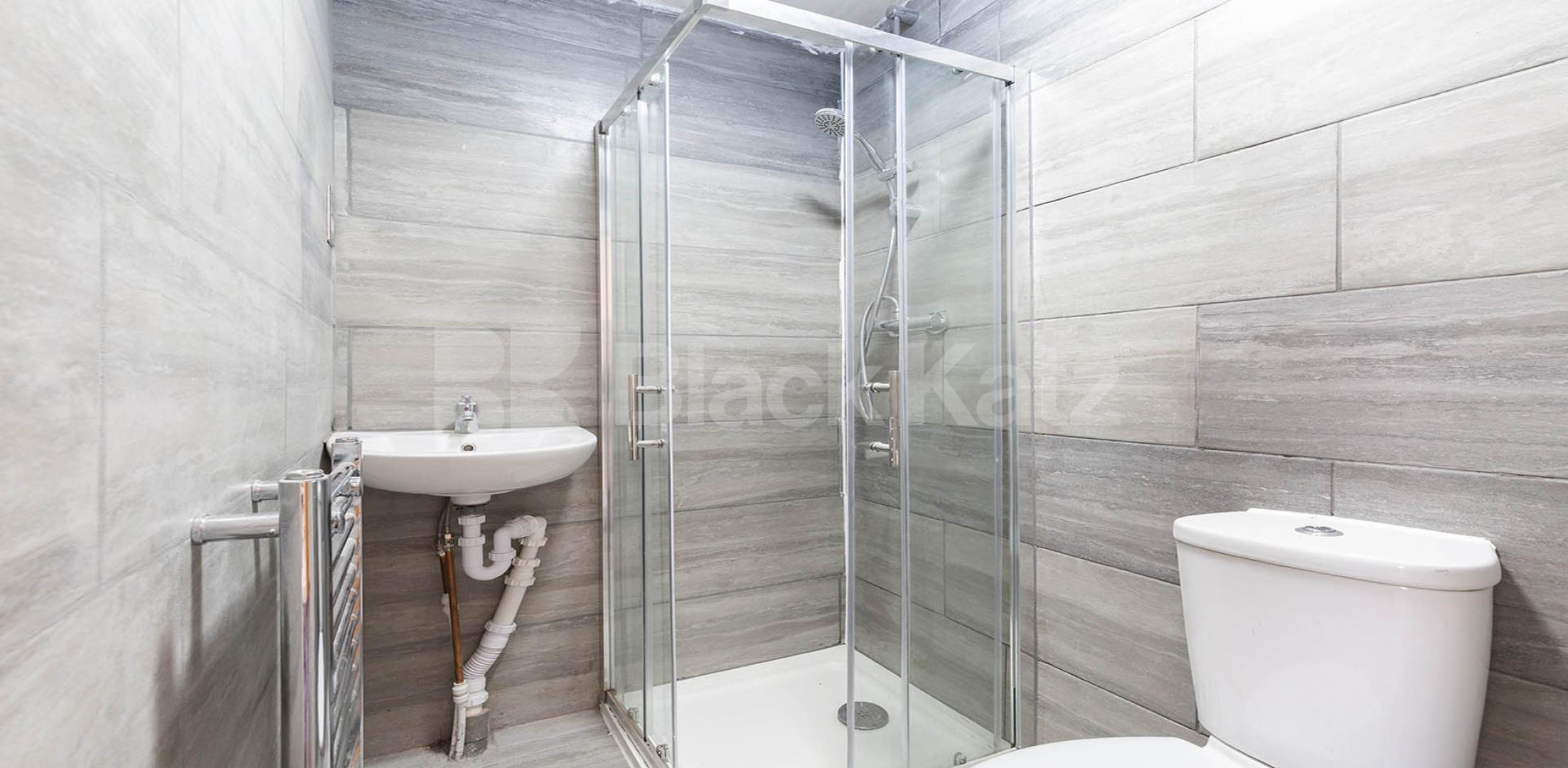 3 bedroom 4 bathroom house with large garden  Antill Road , Seven Sisters